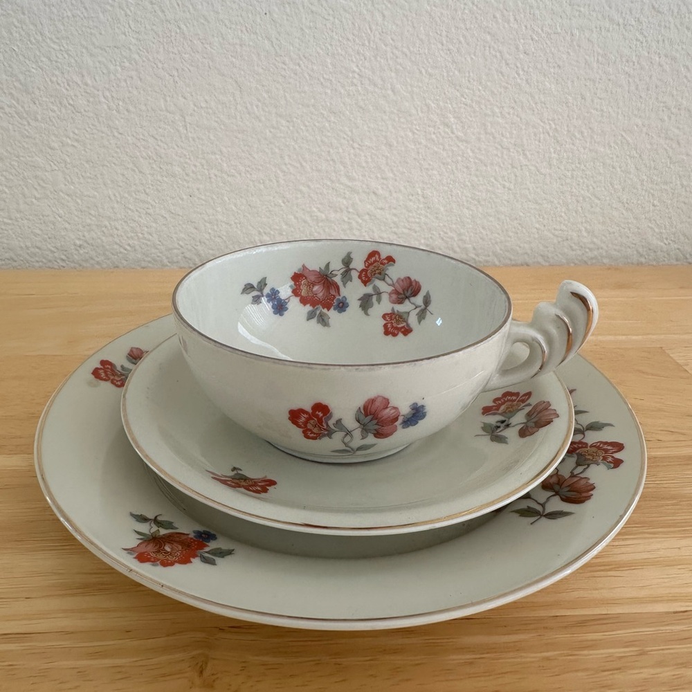 Cambridge Ivory OffWhite Floral Gold Trim Tea Cup Saucer Plate Set Unique Handle